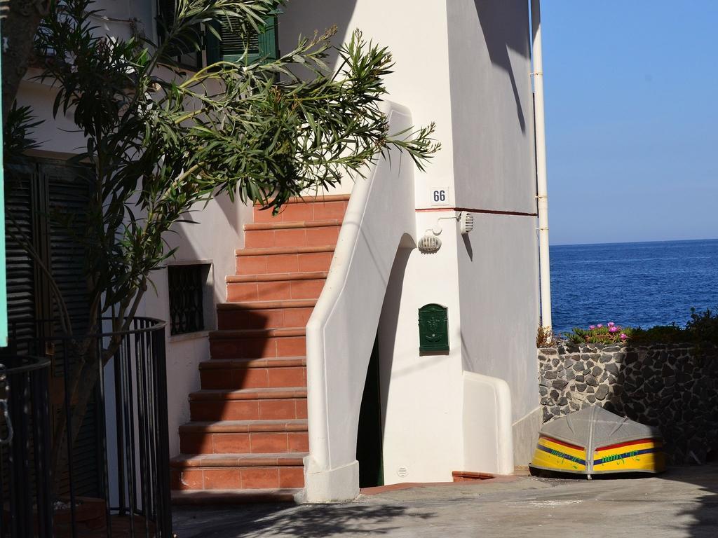 Cozy Holiday Home In Pozzillo With Terrace アチレアーレ エクステリア 写真