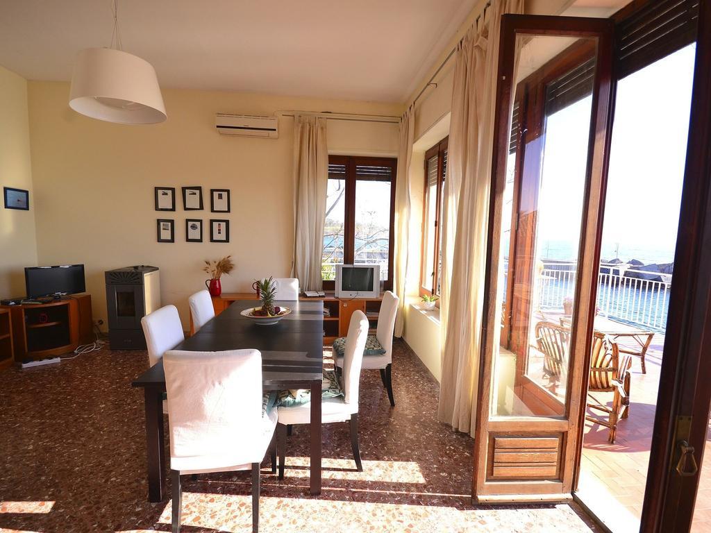 Cozy Holiday Home In Pozzillo With Terrace アチレアーレ エクステリア 写真