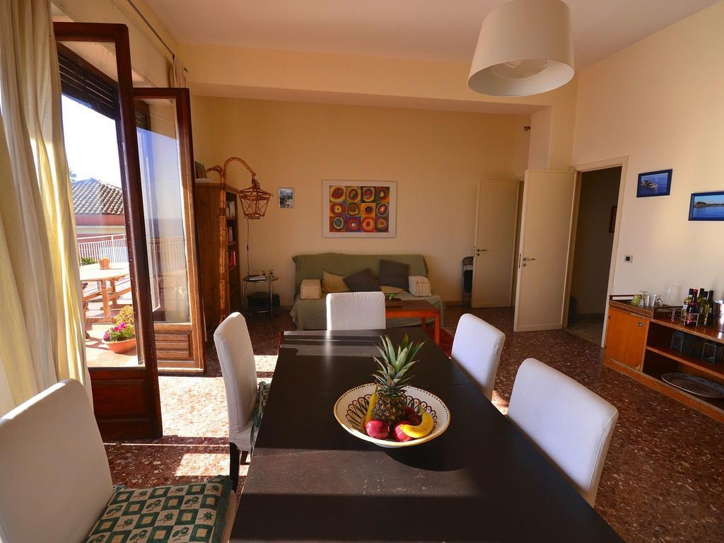 Cozy Holiday Home In Pozzillo With Terrace アチレアーレ エクステリア 写真