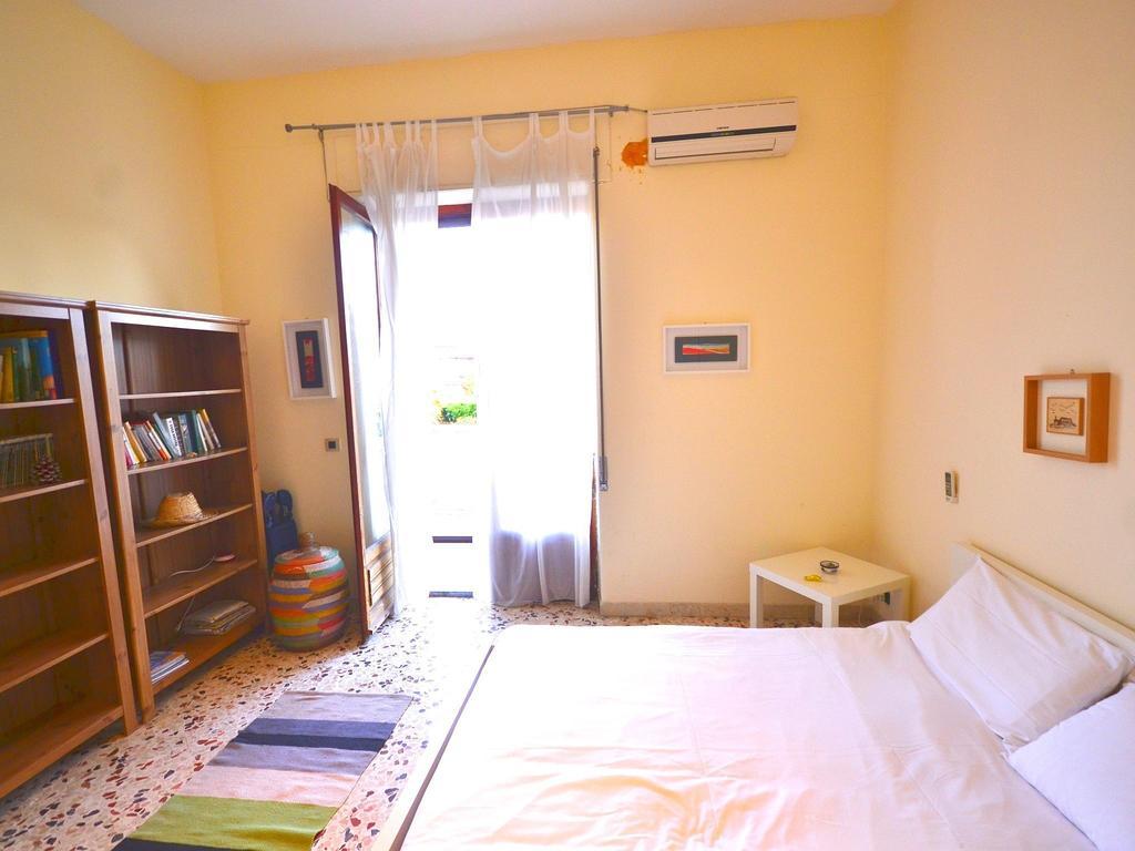 Cozy Holiday Home In Pozzillo With Terrace アチレアーレ エクステリア 写真