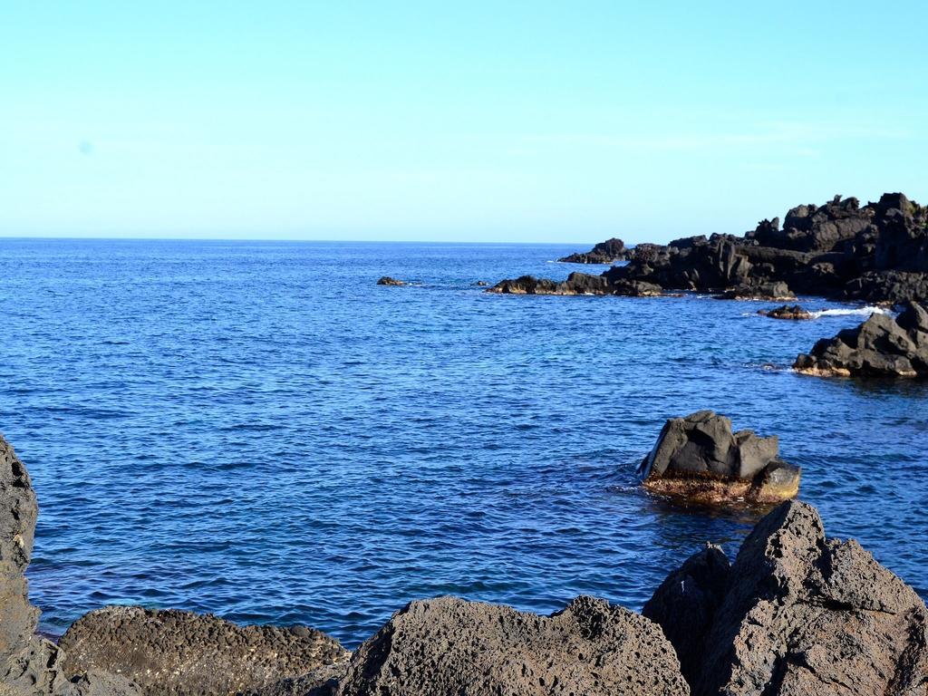 Cozy Holiday Home In Pozzillo With Terrace アチレアーレ エクステリア 写真