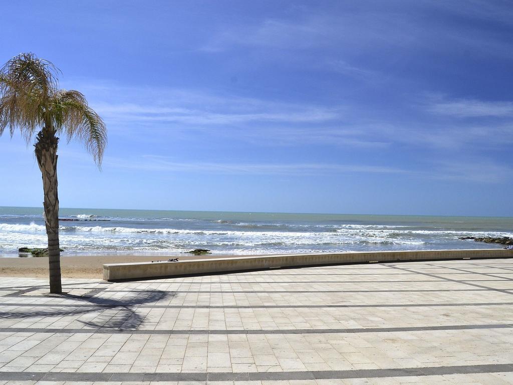 Cozy Holiday Home In Pozzillo With Terrace アチレアーレ エクステリア 写真