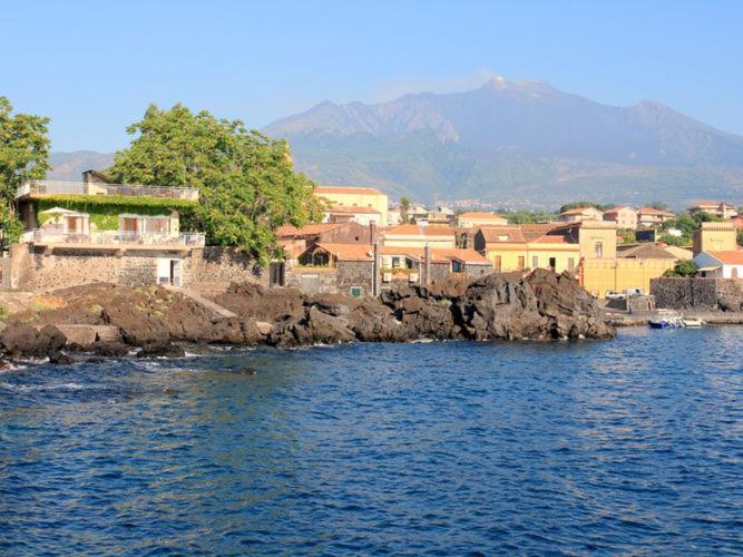 Cozy Holiday Home In Pozzillo With Terrace アチレアーレ エクステリア 写真